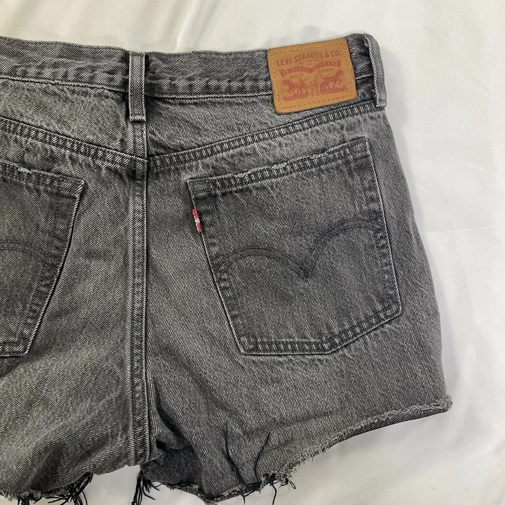 Levi's 501 Cutoff Shorts Womens Size 29 Black Faded Denim Frayed 201